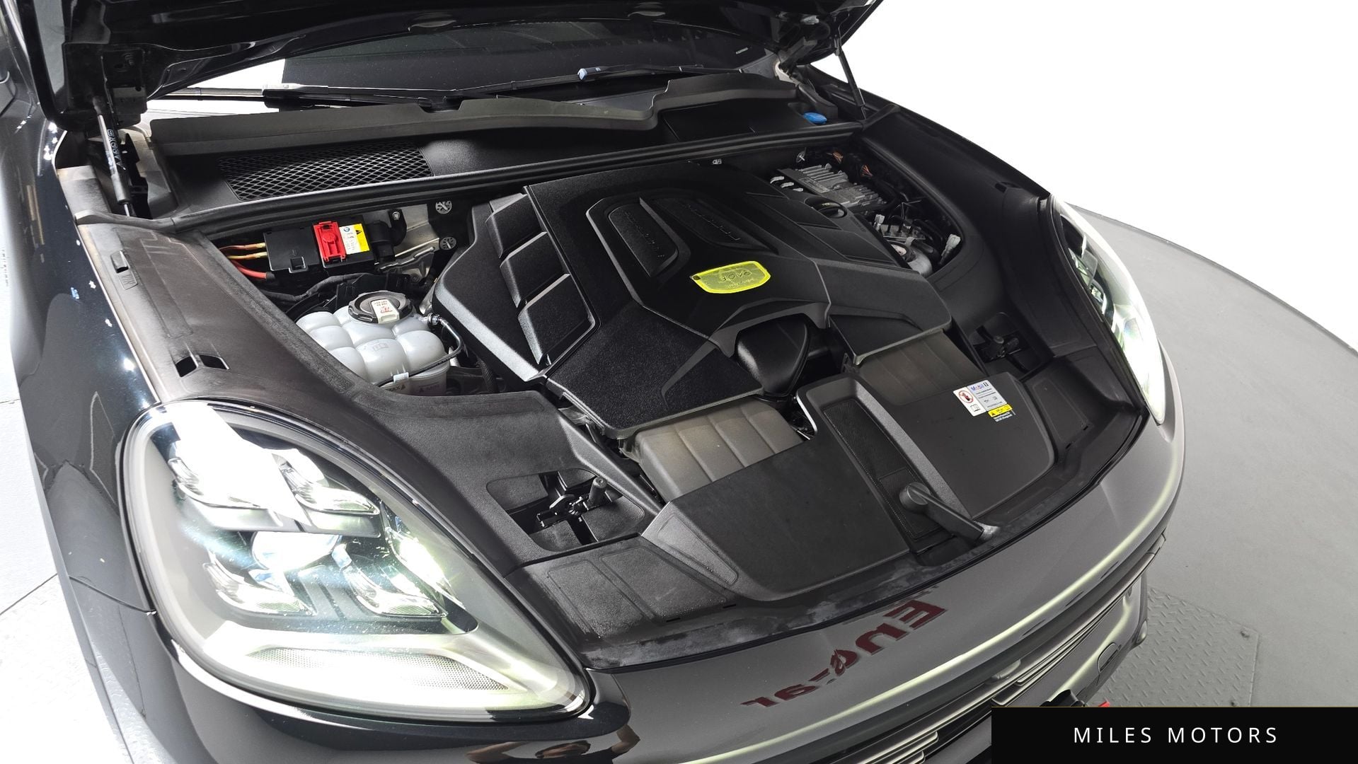 Porsche Cayenne 2023 — миниатюра 6