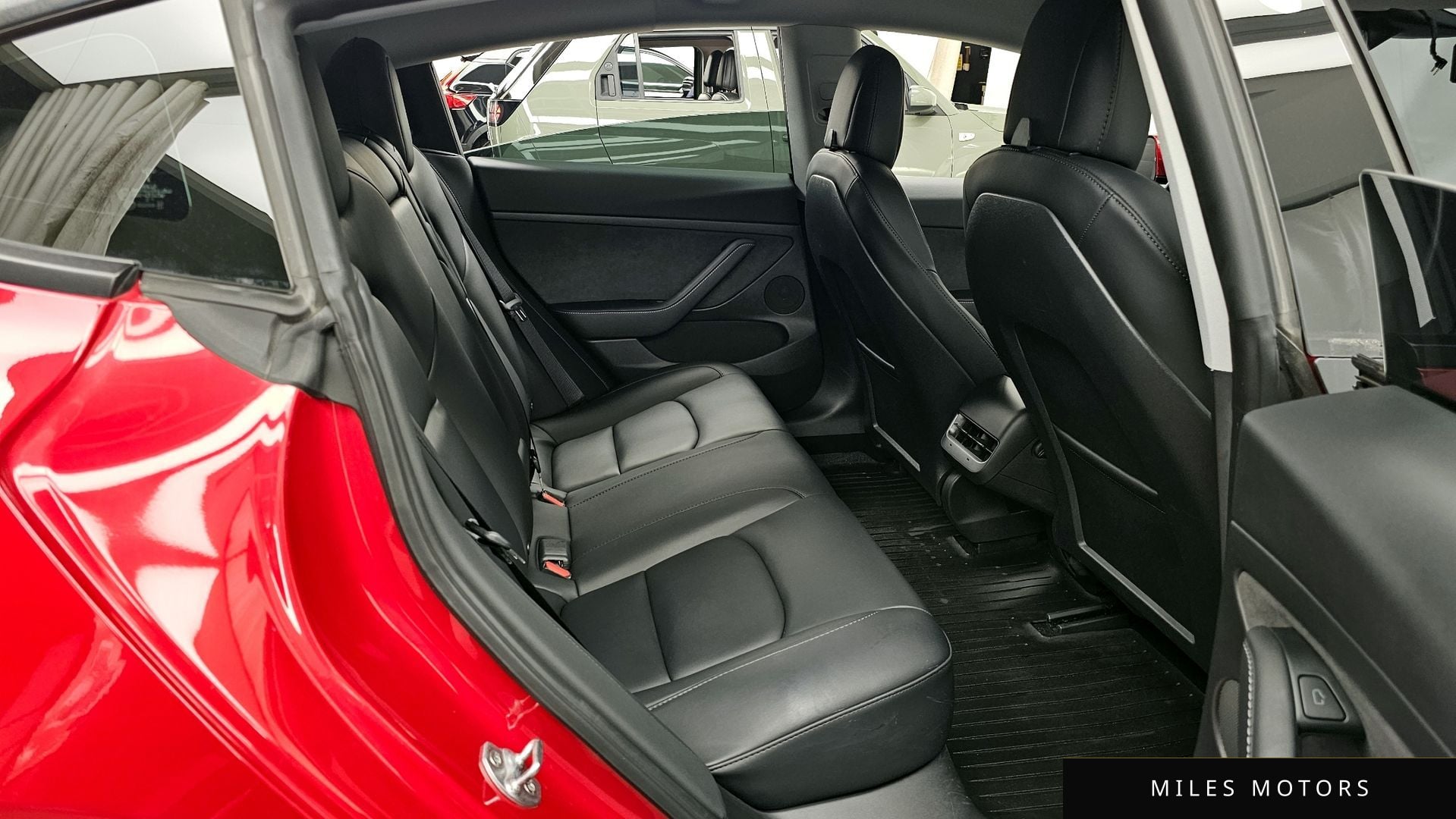 Tesla Model 3 2021 — миниатюра 18