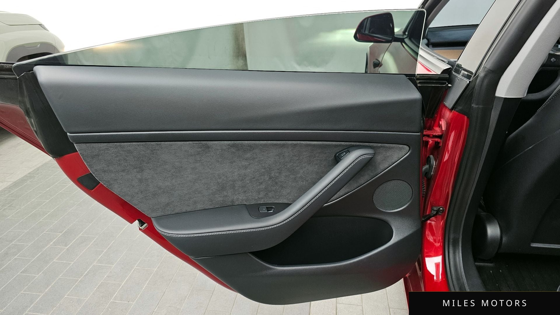 Tesla Model 3 2021 — миниатюра 15