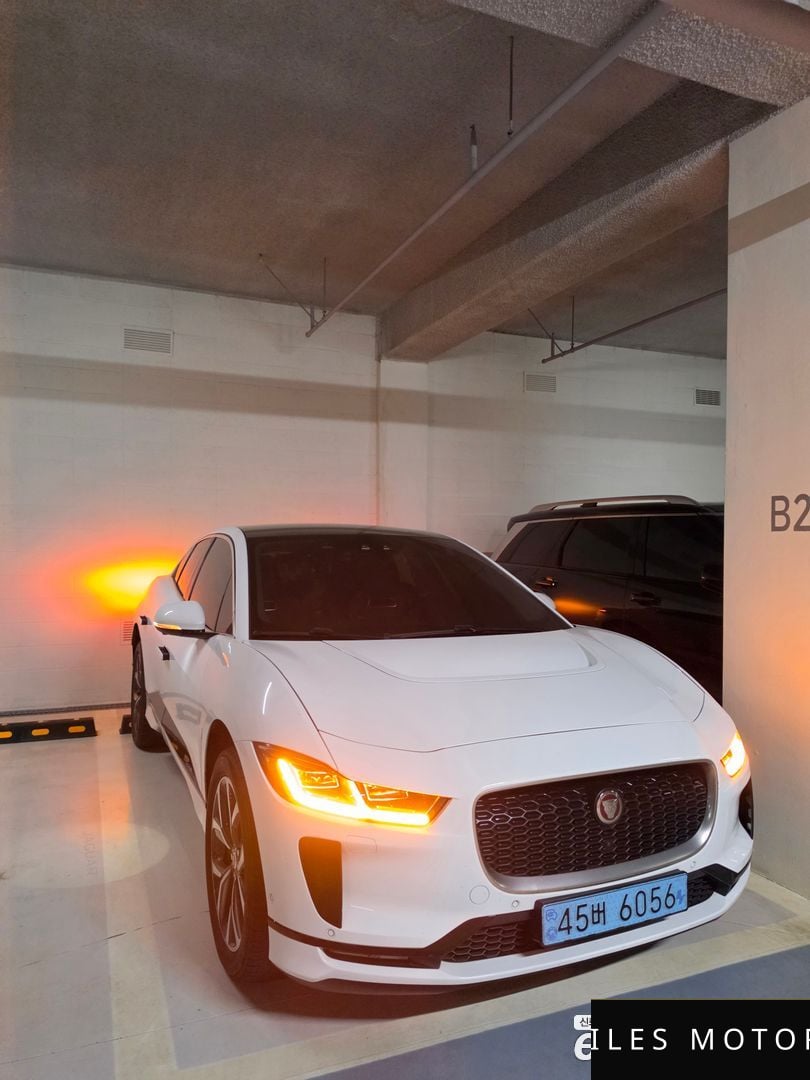 Jaguar I-PACE 2019 — миниатюра 5