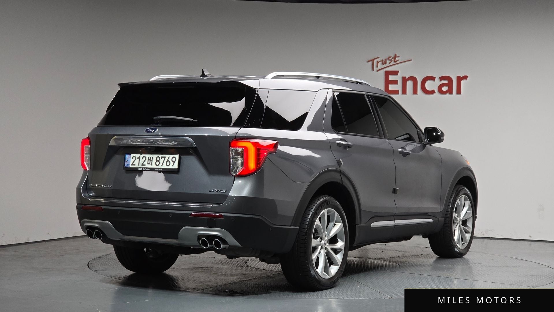 Ford Explorer 2021 — фото 1 из 12