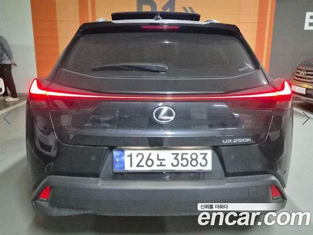 Лексус UX250h 2024 — миниатюра 4