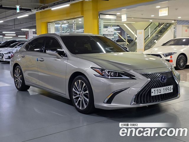 Лексус ES300h 2019 — миниатюра 3