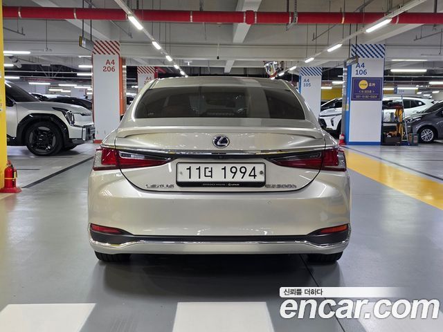 Лексус ES300h 2019 — миниатюра 5
