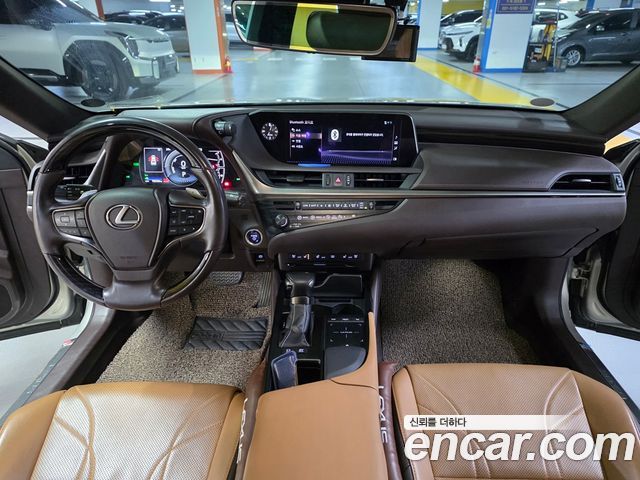 Лексус ES300h 2019 — миниатюра 6