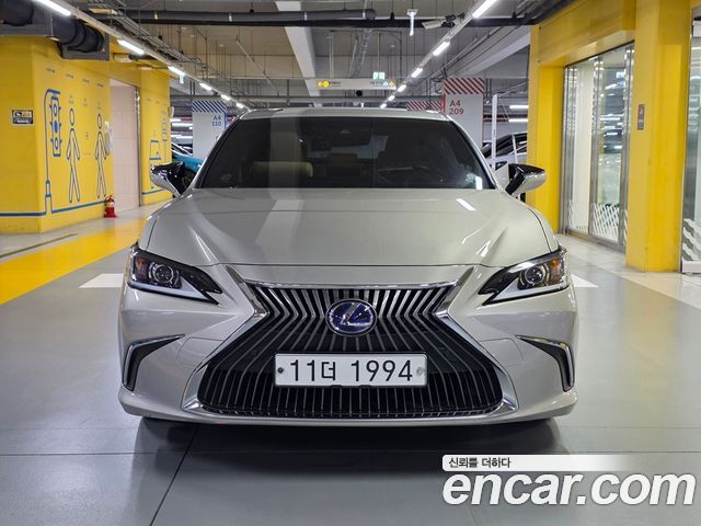 Лексус ES300h 2019 — миниатюра 12