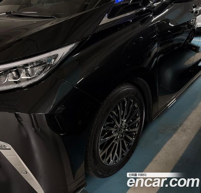 Лексус LM 2025 — миниатюра 2