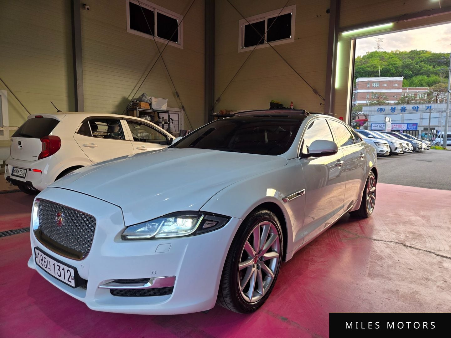 Jaguar All New XJ 2017