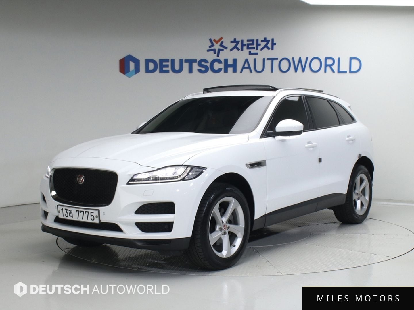Jaguar F-PACE 2019 — фото 1 из 12