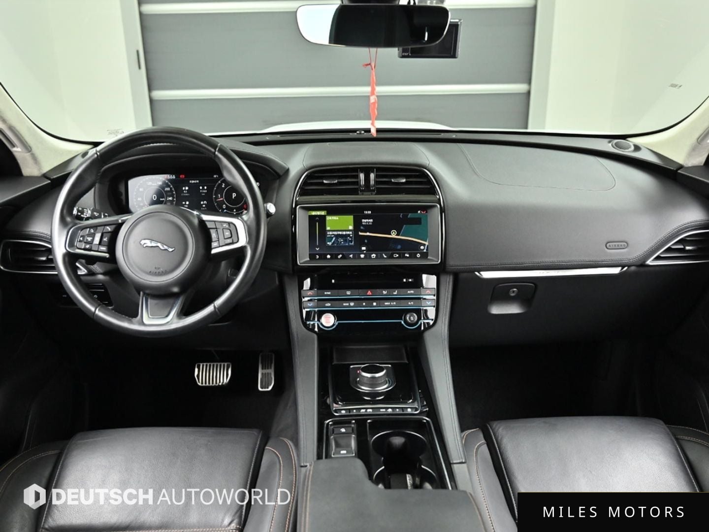 Jaguar F-PACE 2019 — миниатюра 7
