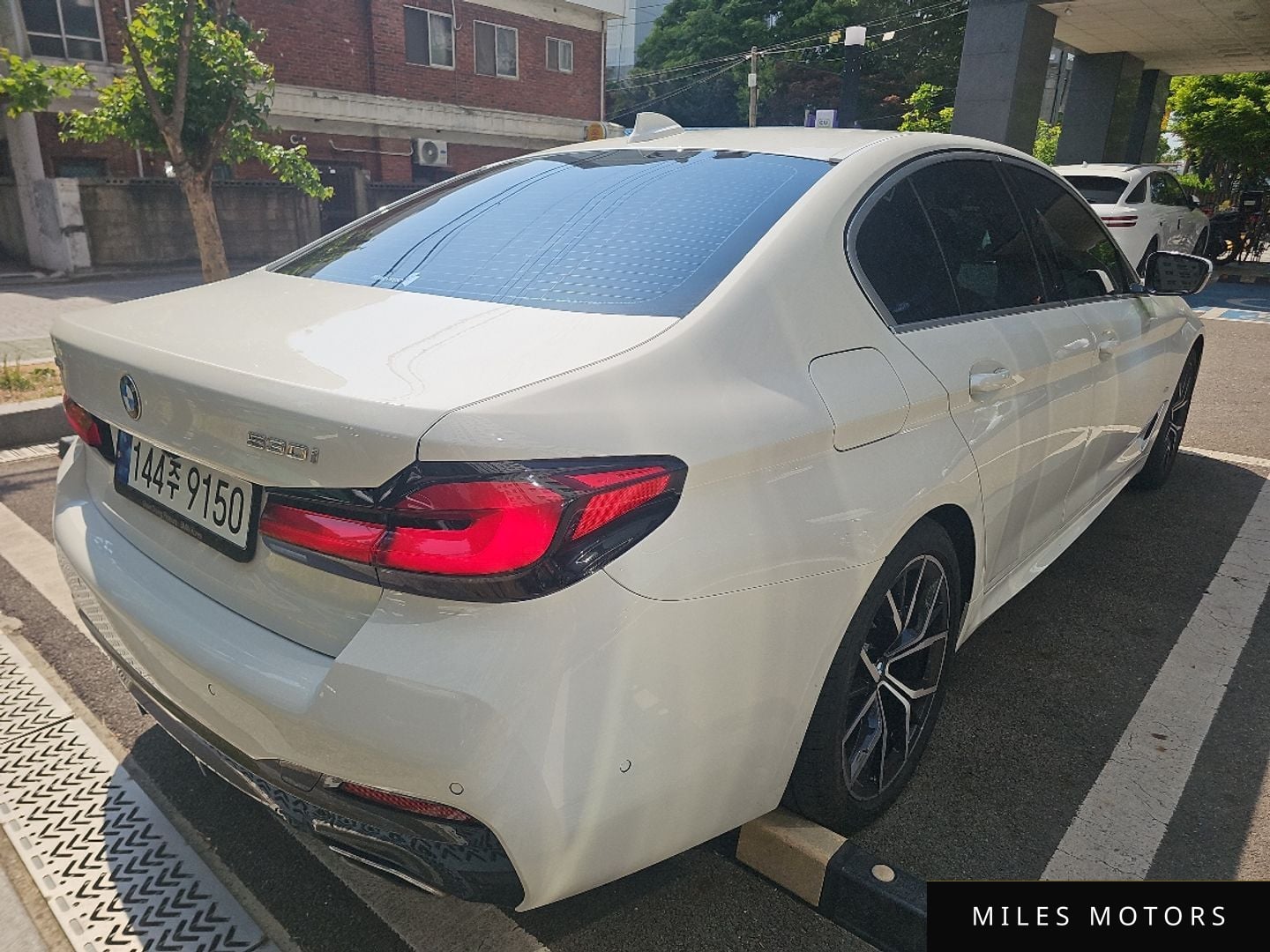 BMW 5 Series (G30) 2023 — миниатюра 5
