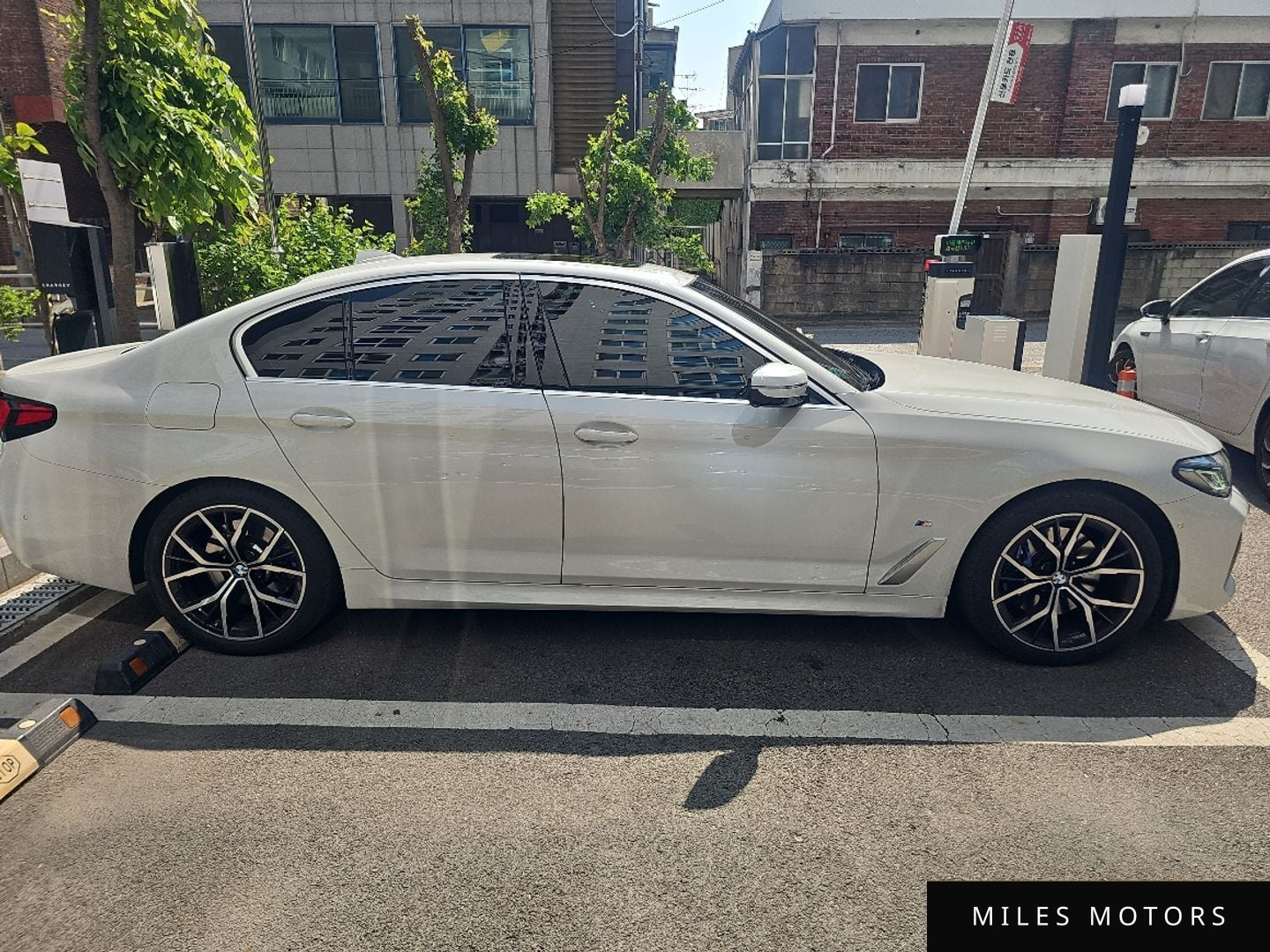 BMW 5 Series (G30) 2023 — миниатюра 7