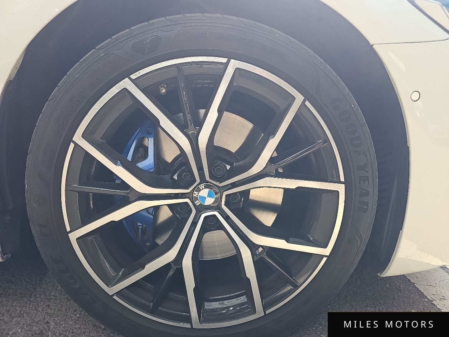 BMW 5 Series (G30) 2023 — миниатюра 13