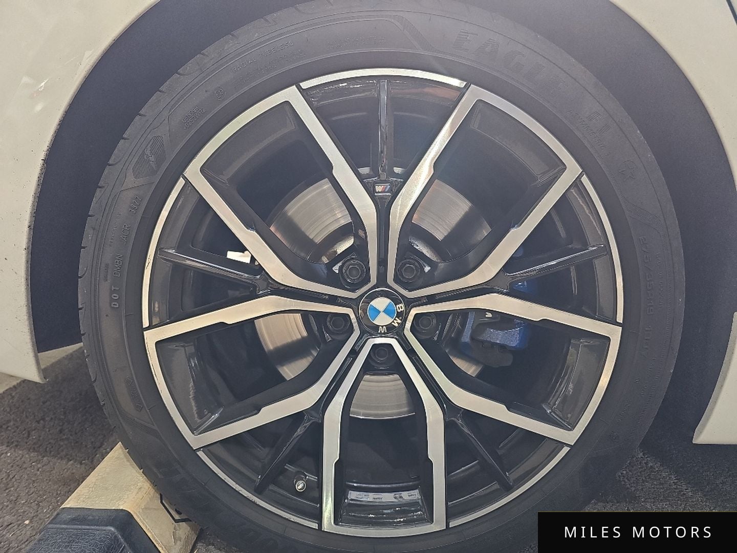 BMW 5 Series (G30) 2023 — миниатюра 14
