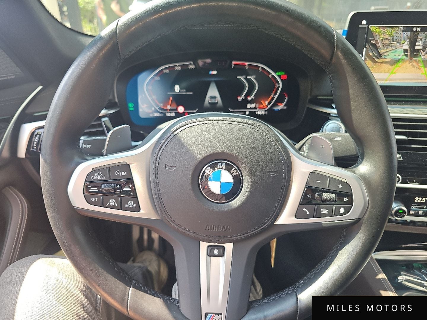 BMW 5 Series (G30) 2023 — миниатюра 17