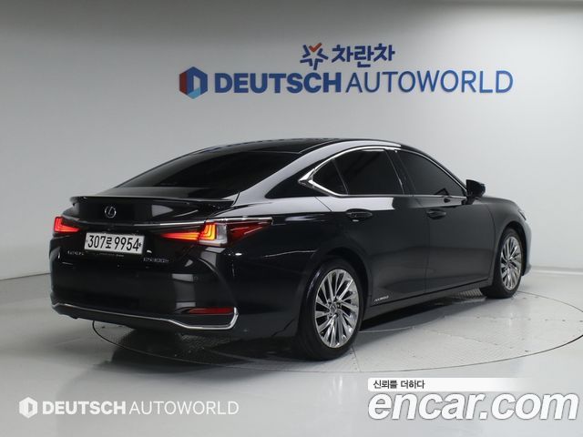 Лексус ES300h 2019 — миниатюра 2