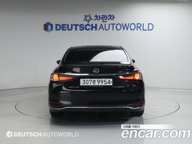 Лексус ES300h 2019 — миниатюра 4