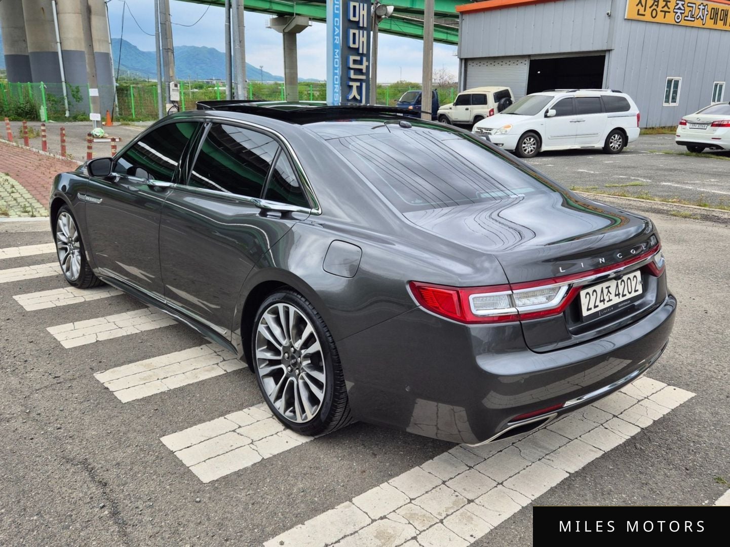 Lincoln Continental 2017 — миниатюра 2