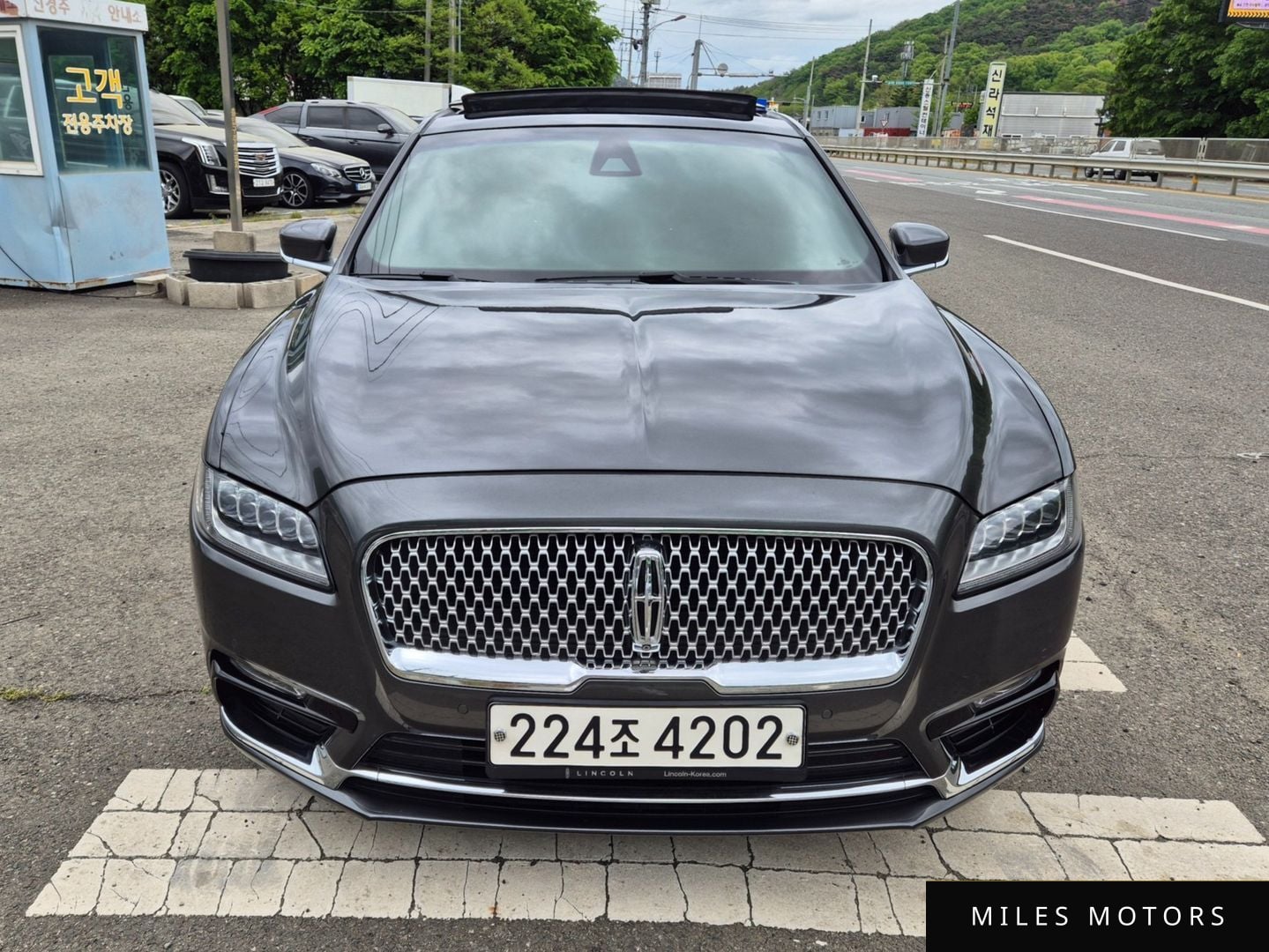 Lincoln Continental 2017 — миниатюра 3