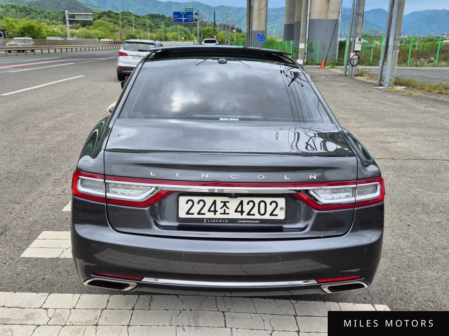 Lincoln Continental 2017 — миниатюра 4