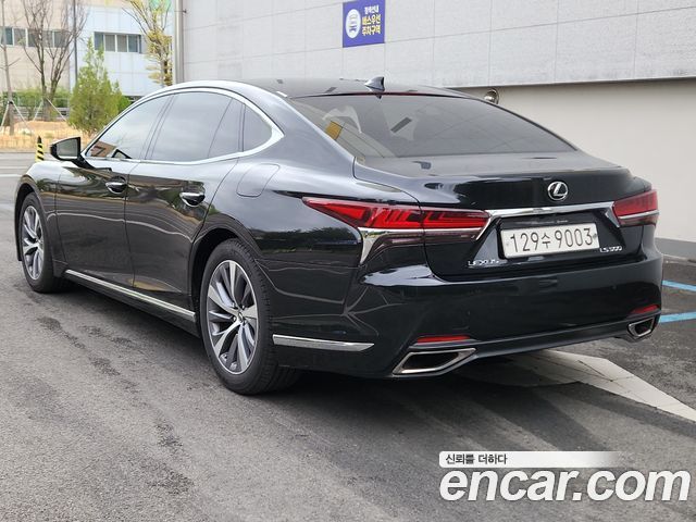 Лексус LS500 2018 — миниатюра 4
