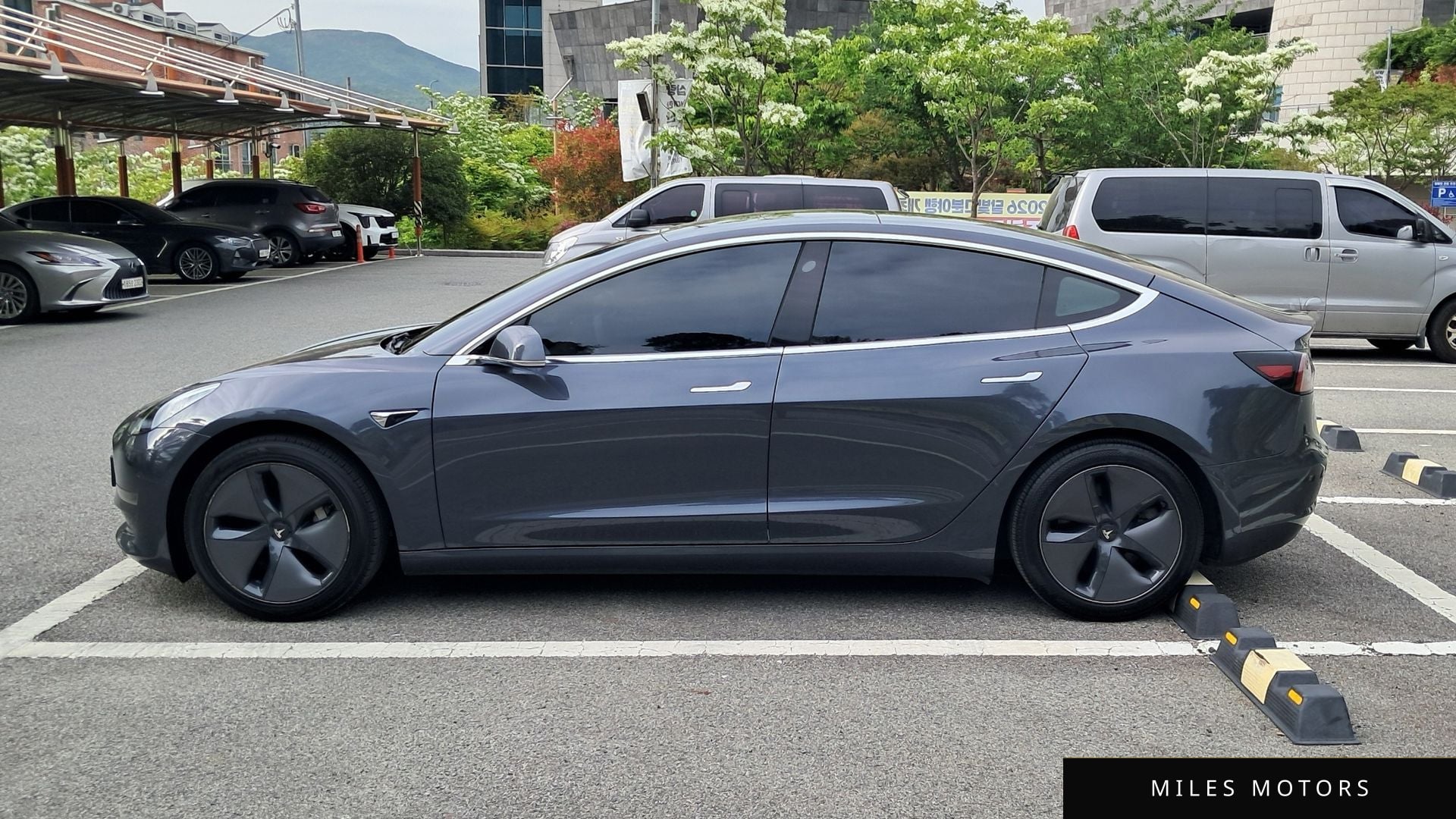Tesla Model 3 2020 — миниатюра 5