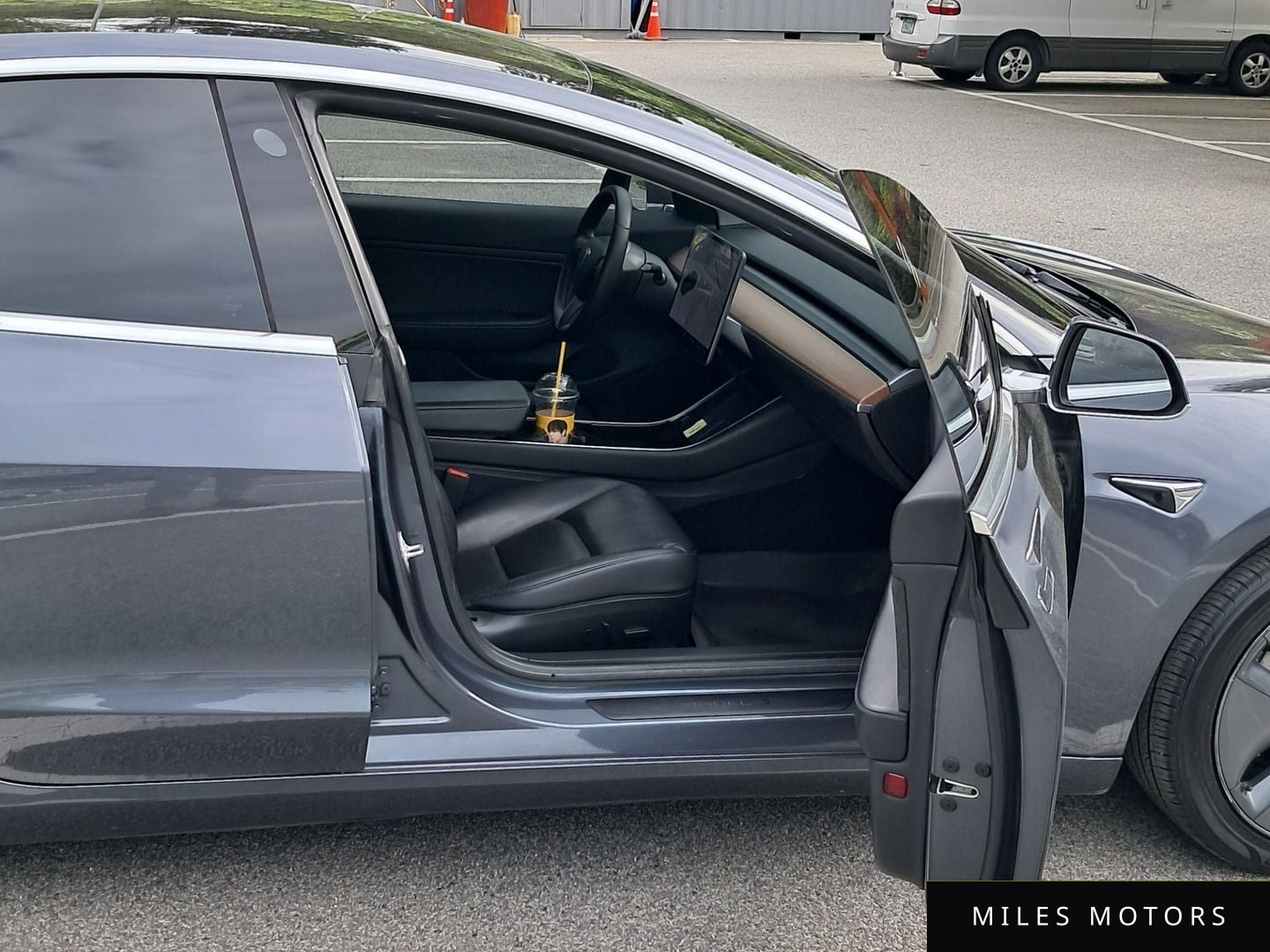Tesla Model 3 2020 — миниатюра 10