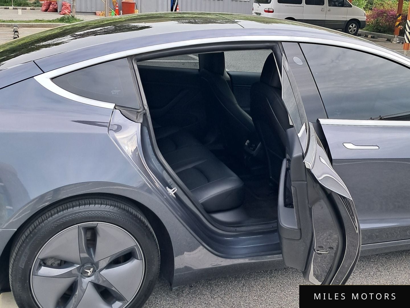 Tesla Model 3 2020 — миниатюра 11