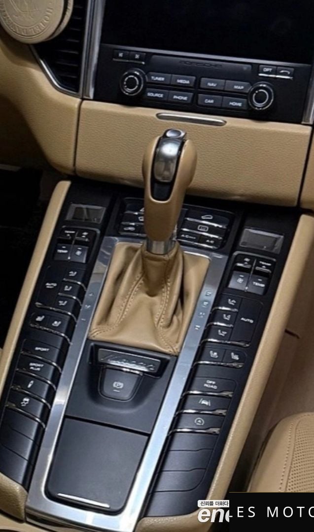 Porsche Macan 2017 — миниатюра 8