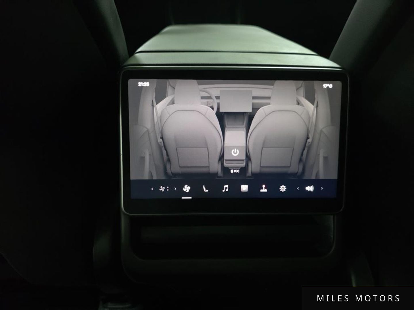 Tesla 모델 Y 2025 — миниатюра 10