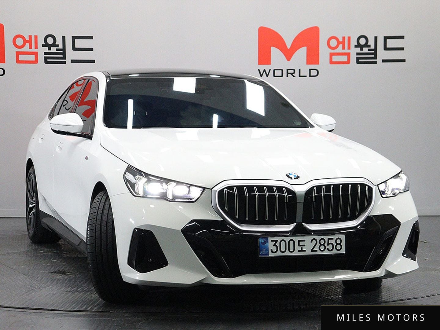 BMW 5 Series (G60) 2025 — миниатюра 2