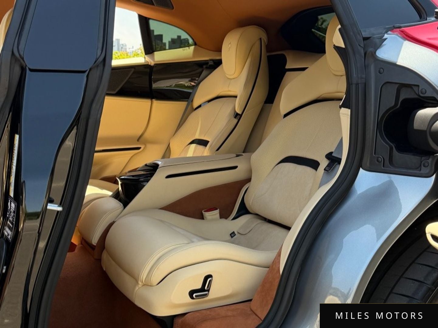 Ferrari 푸로산게 2024 — миниатюра 10