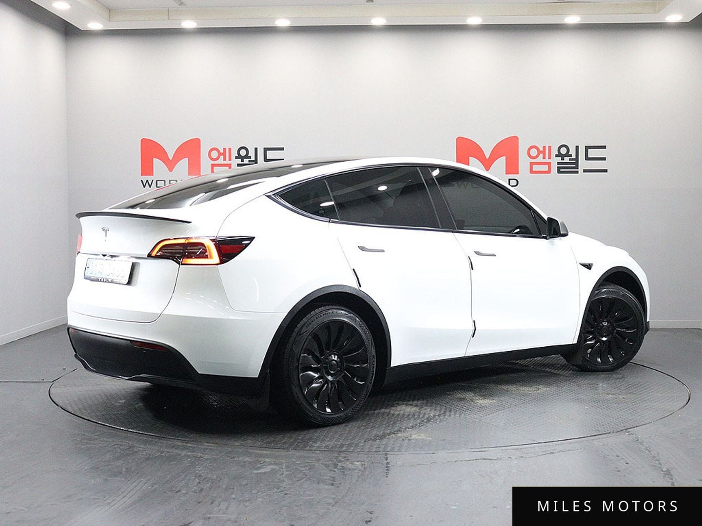Tesla 모델 Y 2024 — миниатюра 2