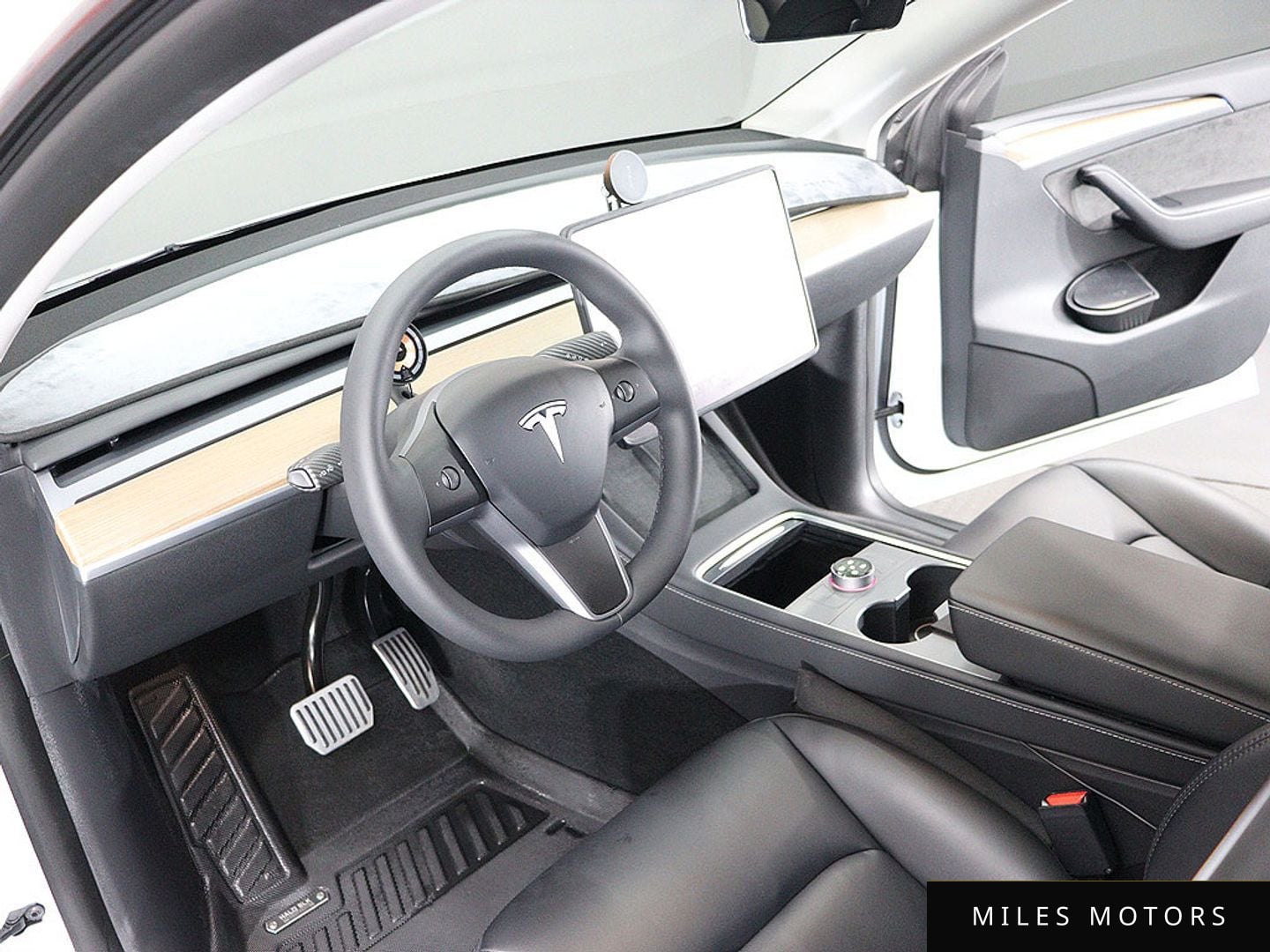 Tesla 모델 Y 2024 — миниатюра 11