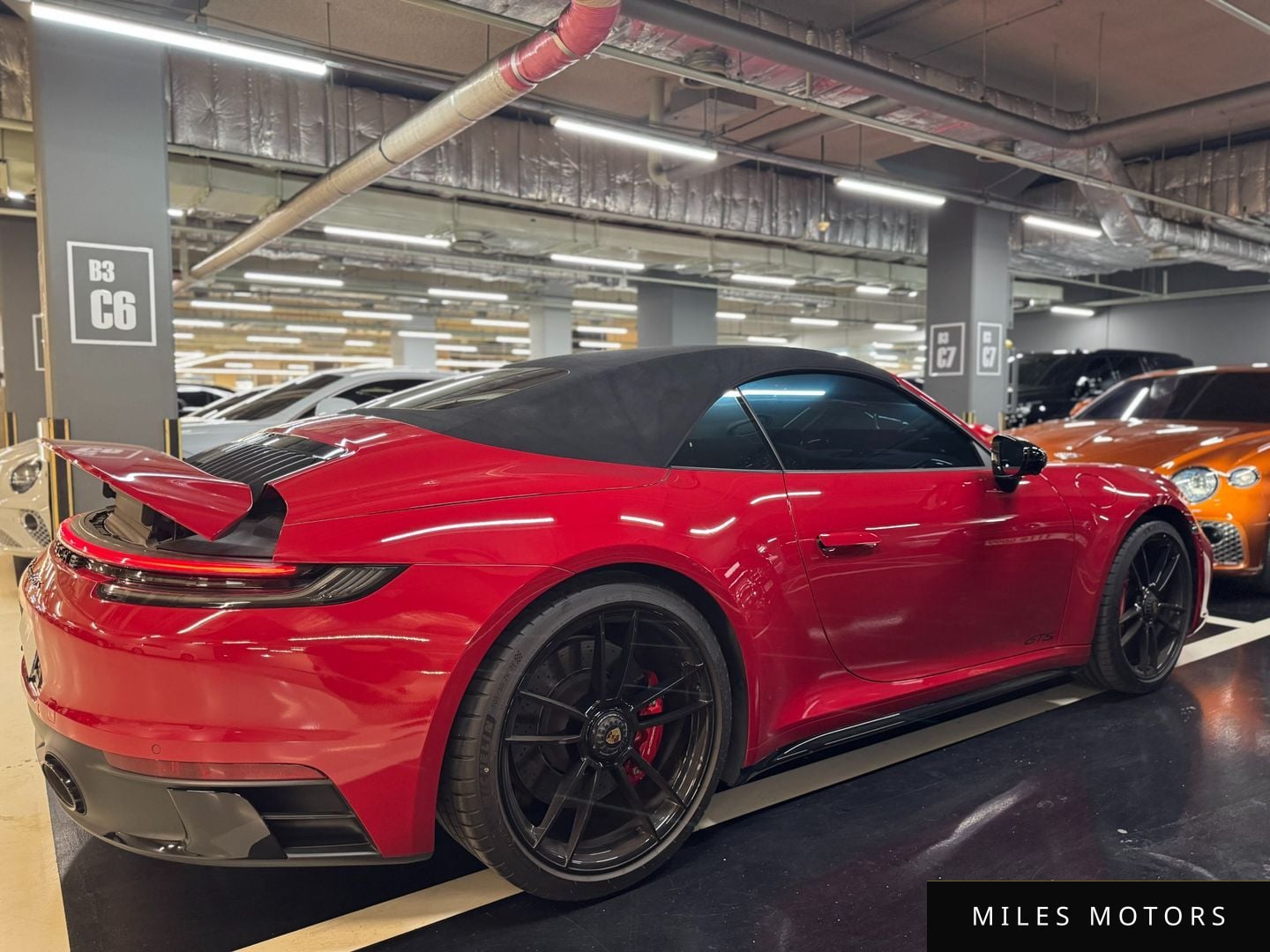 Porsche 911 (992) 2023 — миниатюра 2