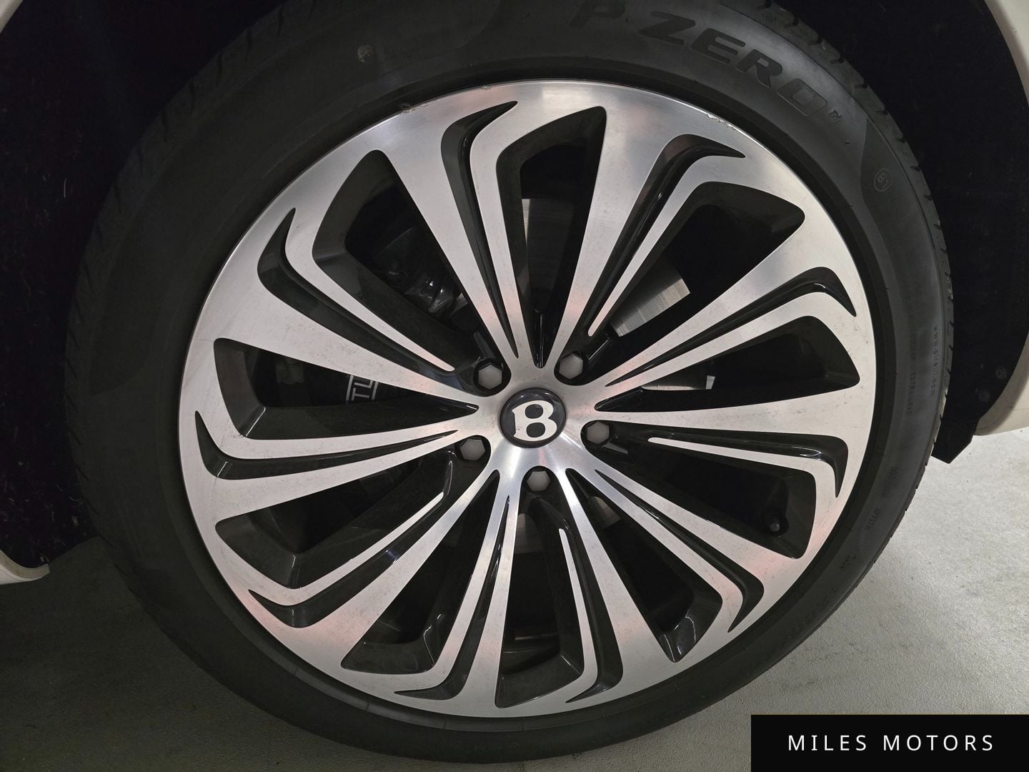 Bentley Bentayga 2024 — миниатюра 5