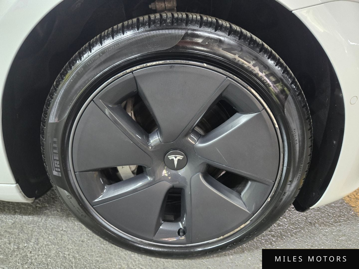Tesla 모델 3 2021 — миниатюра 20