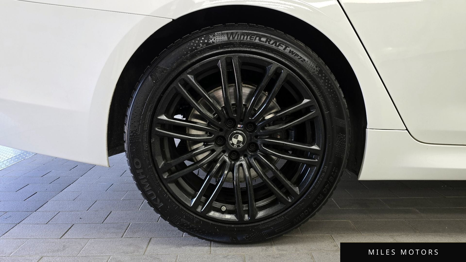 BMW 5 Series (G30) 2018 — миниатюра 5