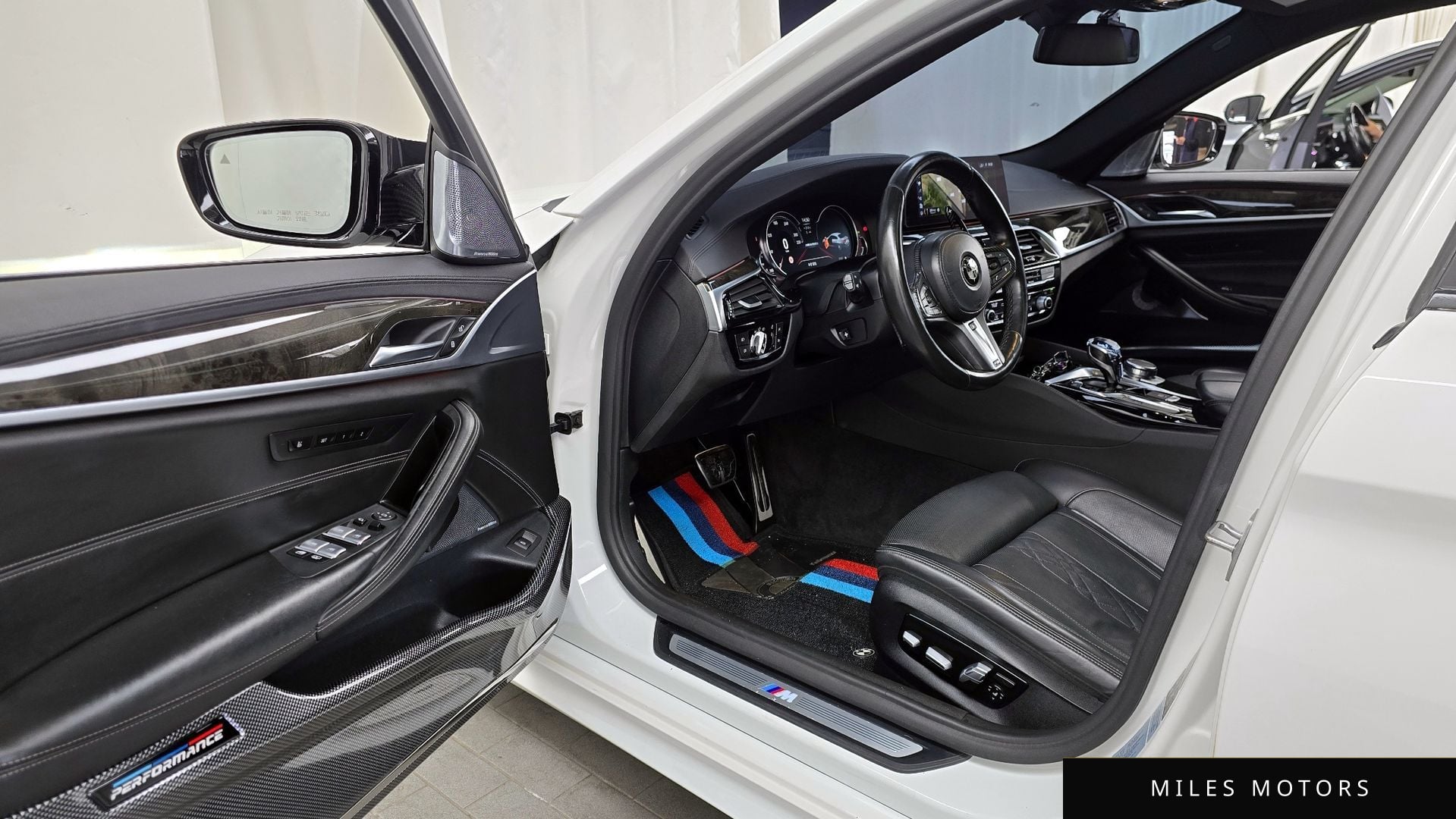 BMW 5 Series (G30) 2018 — миниатюра 10