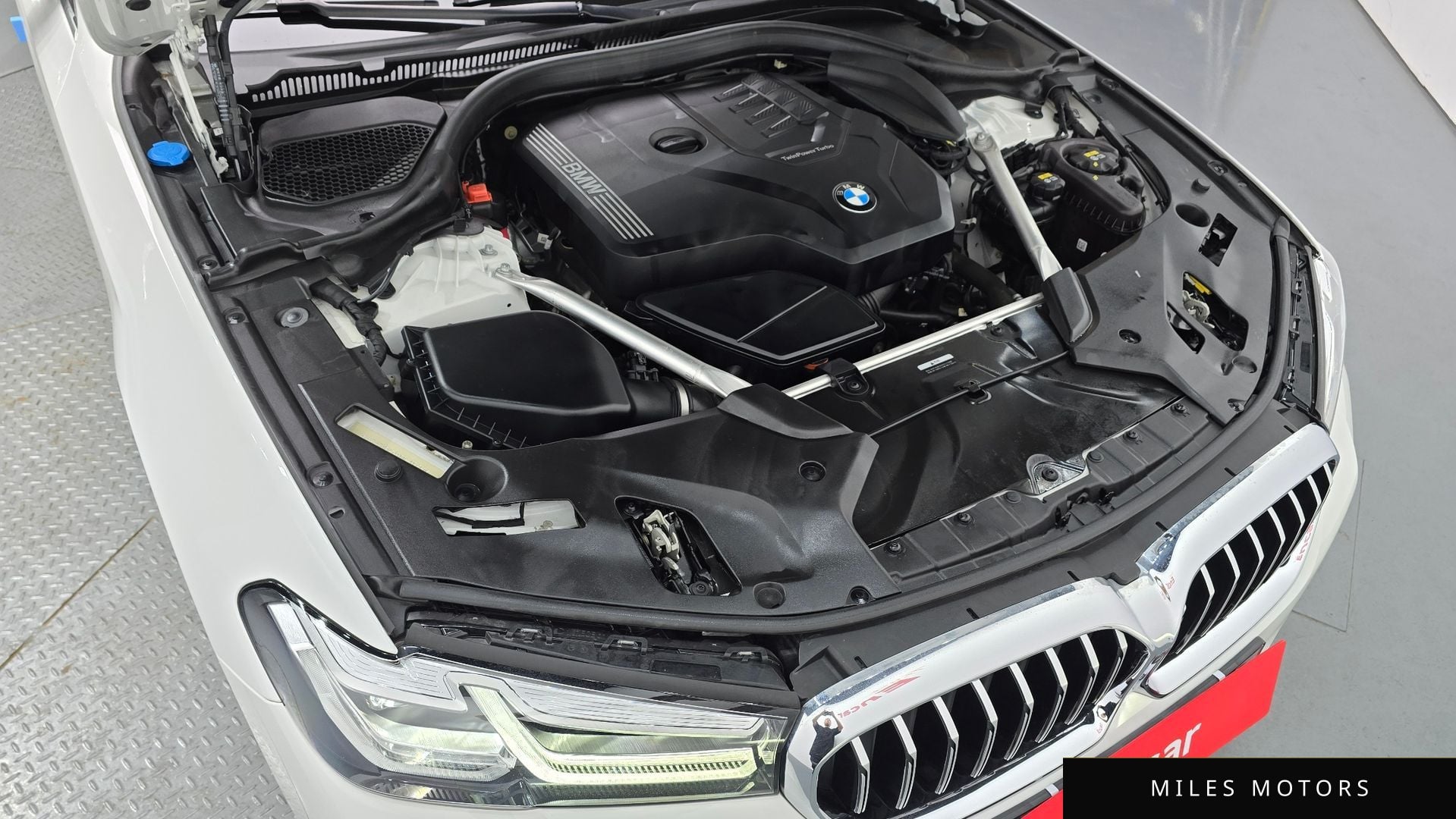 BMW 5 Series (G30) 2021 — миниатюра 5
