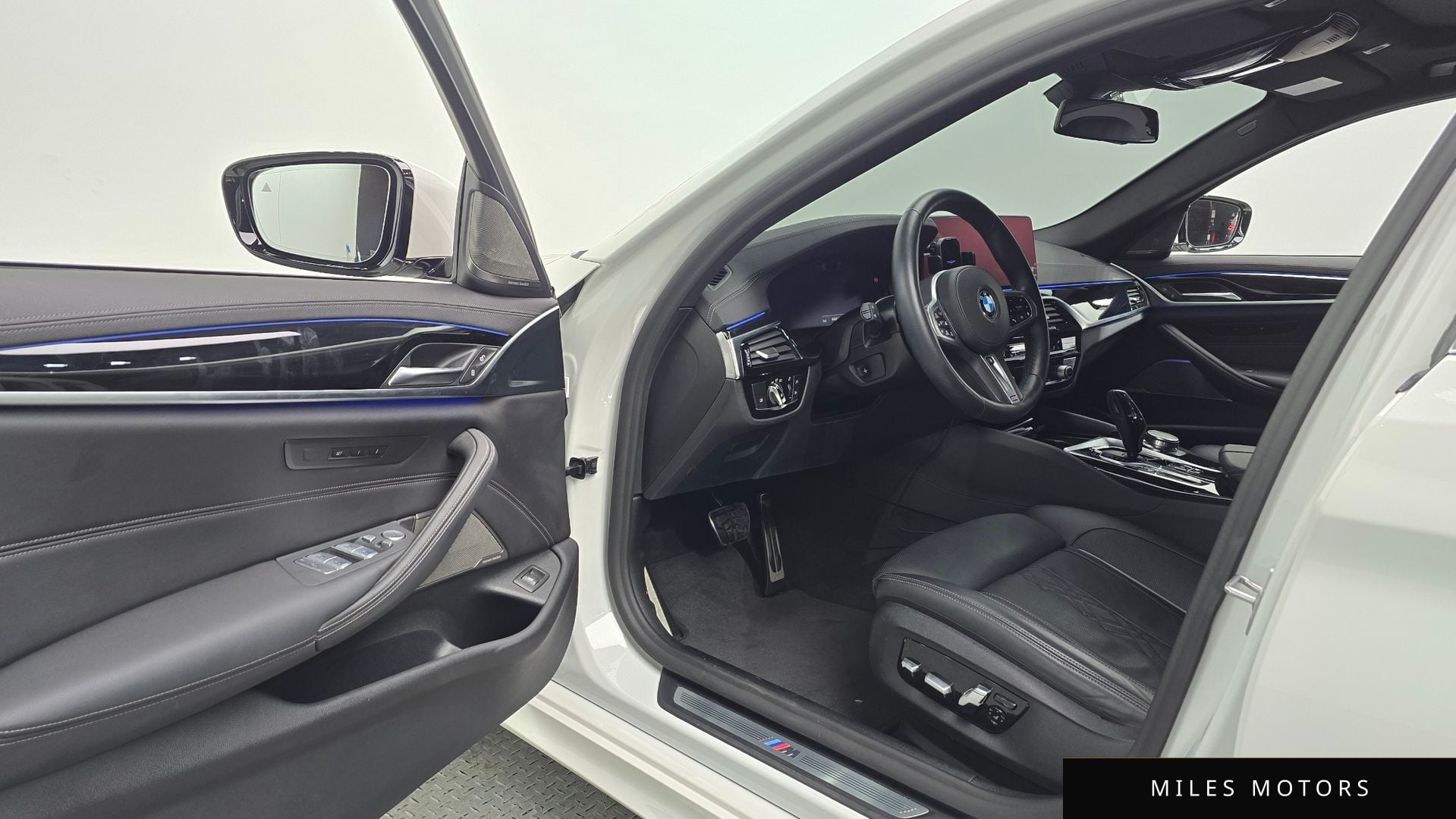 BMW 5 Series (G30) 2021 — миниатюра 12