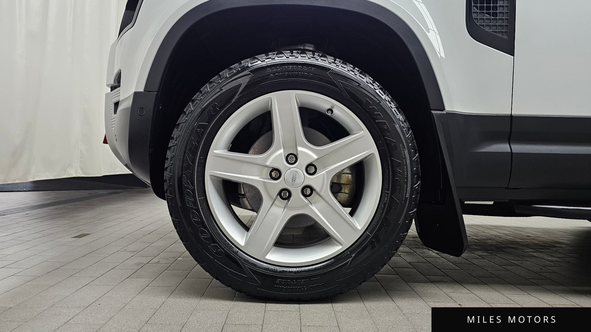 Land Rover Defender 2023 — миниатюра 5