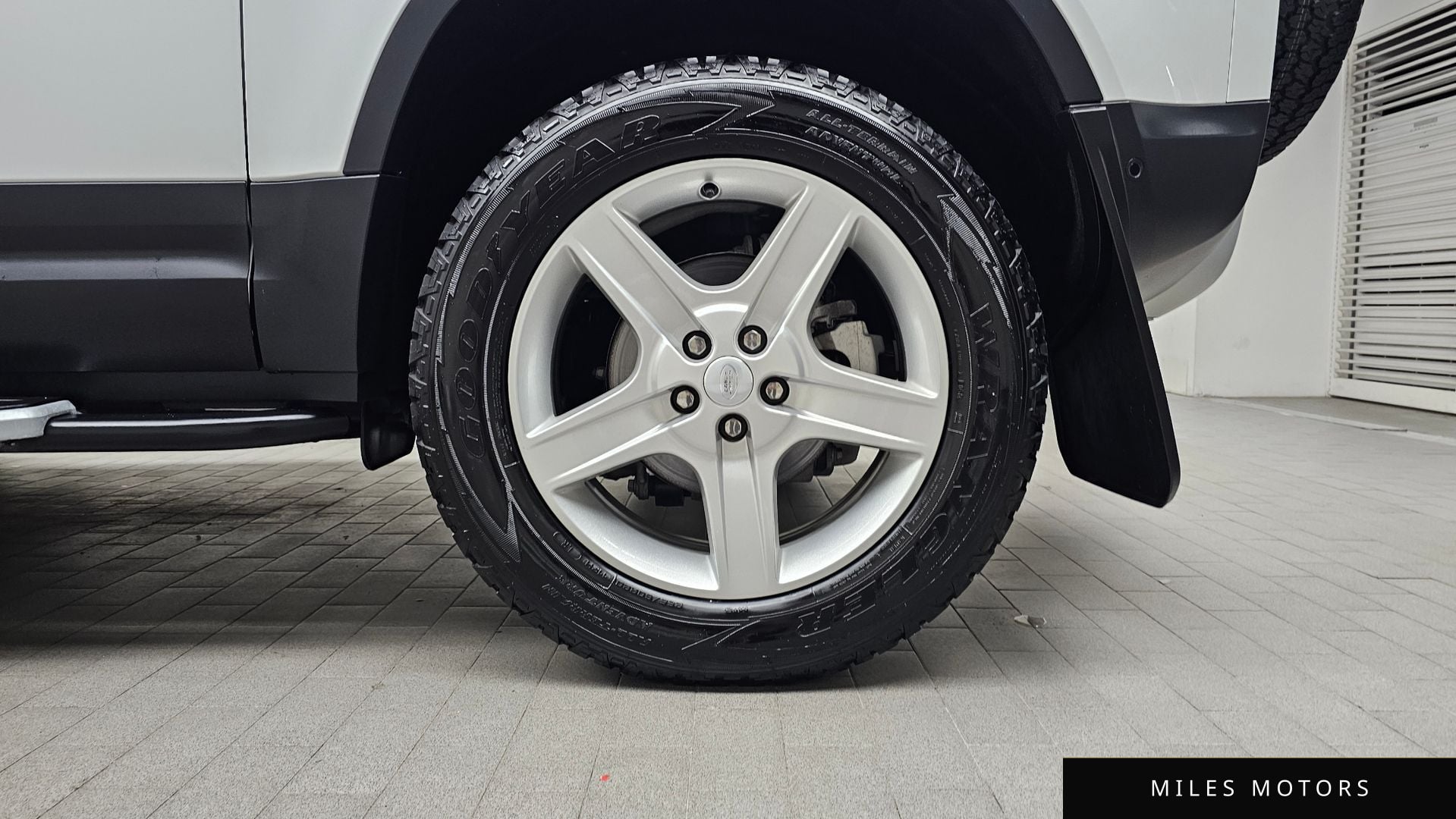 Land Rover Defender 2023 — миниатюра 7