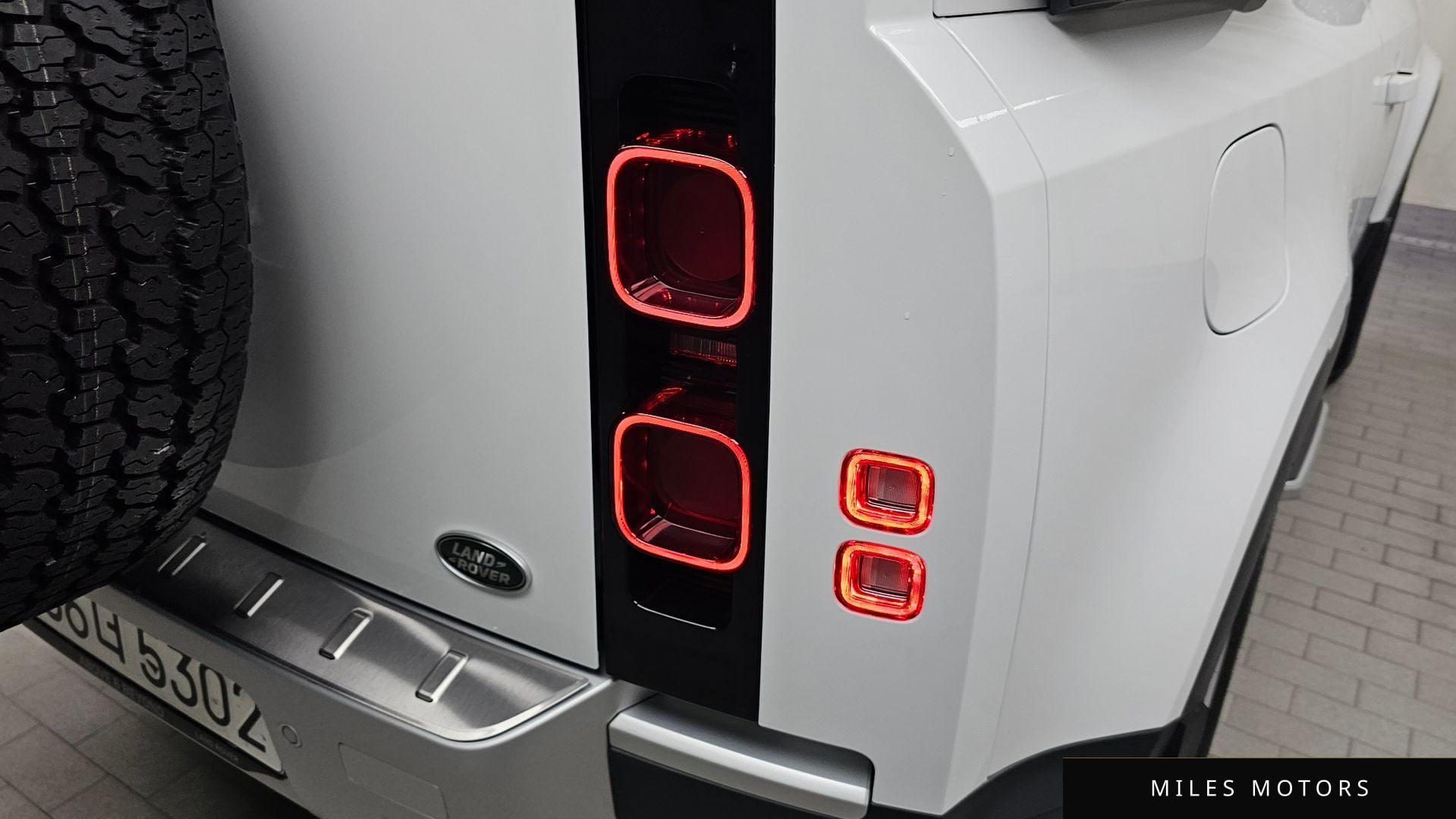 Land Rover Defender 2023 — миниатюра 9