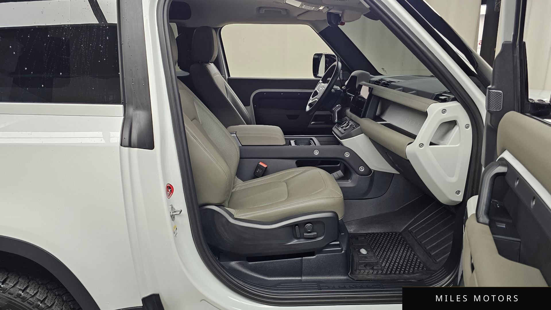 Land Rover Defender 2023 — миниатюра 16