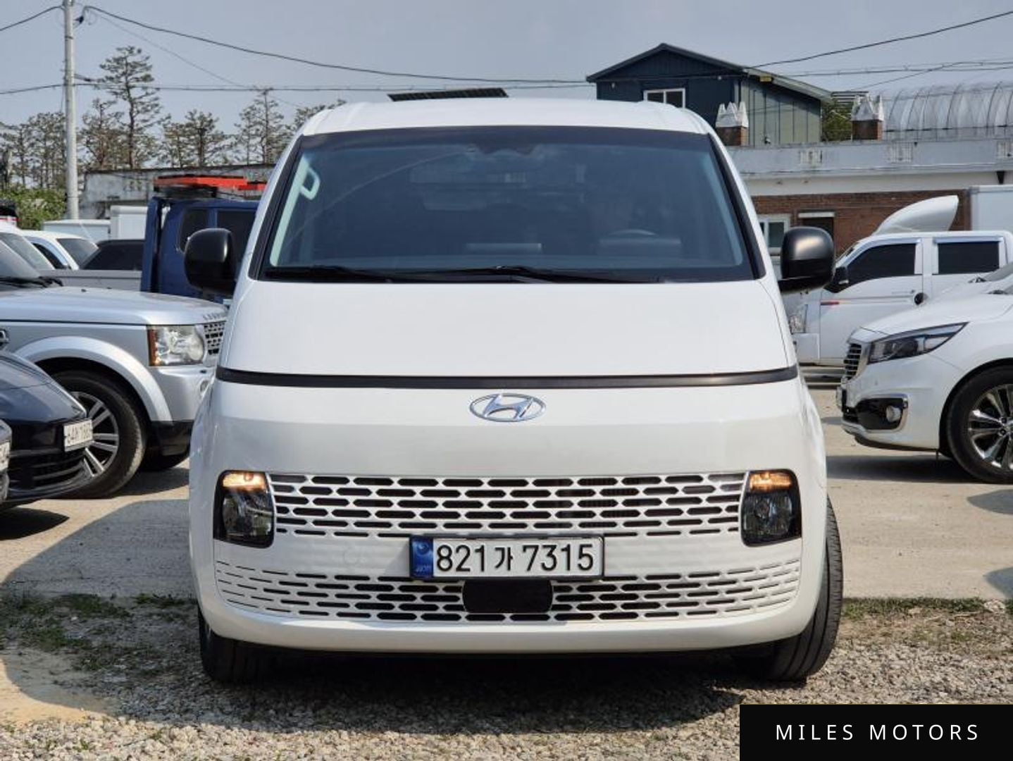 Hyundai Staria 2023 — фото 1 из 12