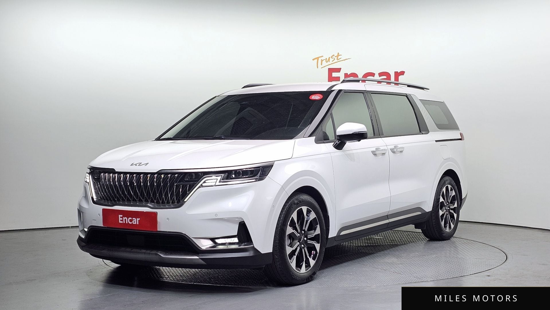 Kia Carnival 2023 — фото 1 из 12
