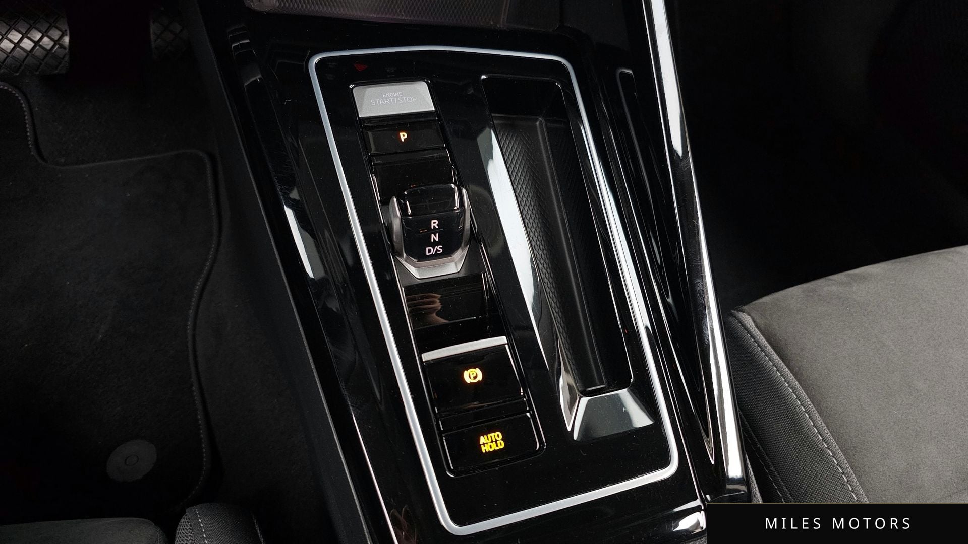 Volkswagen 골프 2023 — миниатюра 12