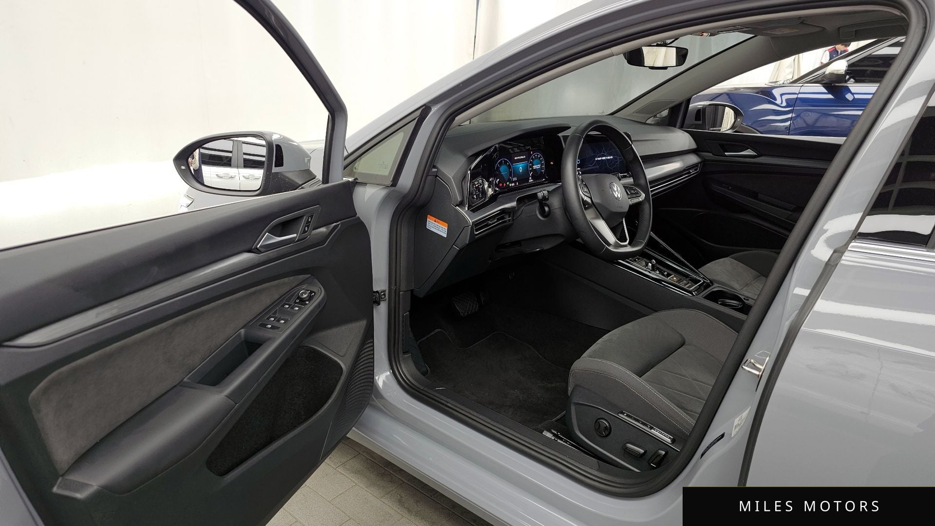 Volkswagen 골프 2023 — миниатюра 13