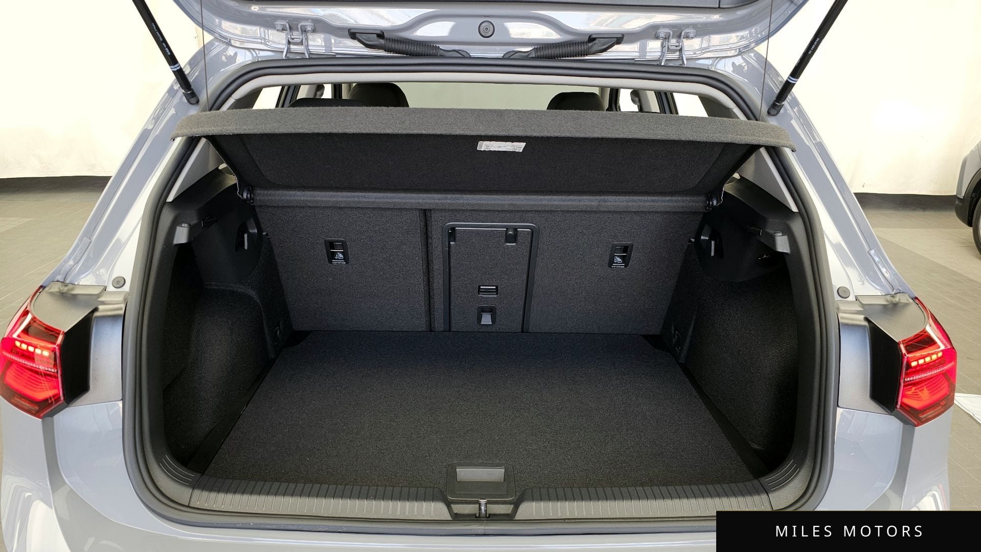 Volkswagen 골프 2023 — миниатюра 26